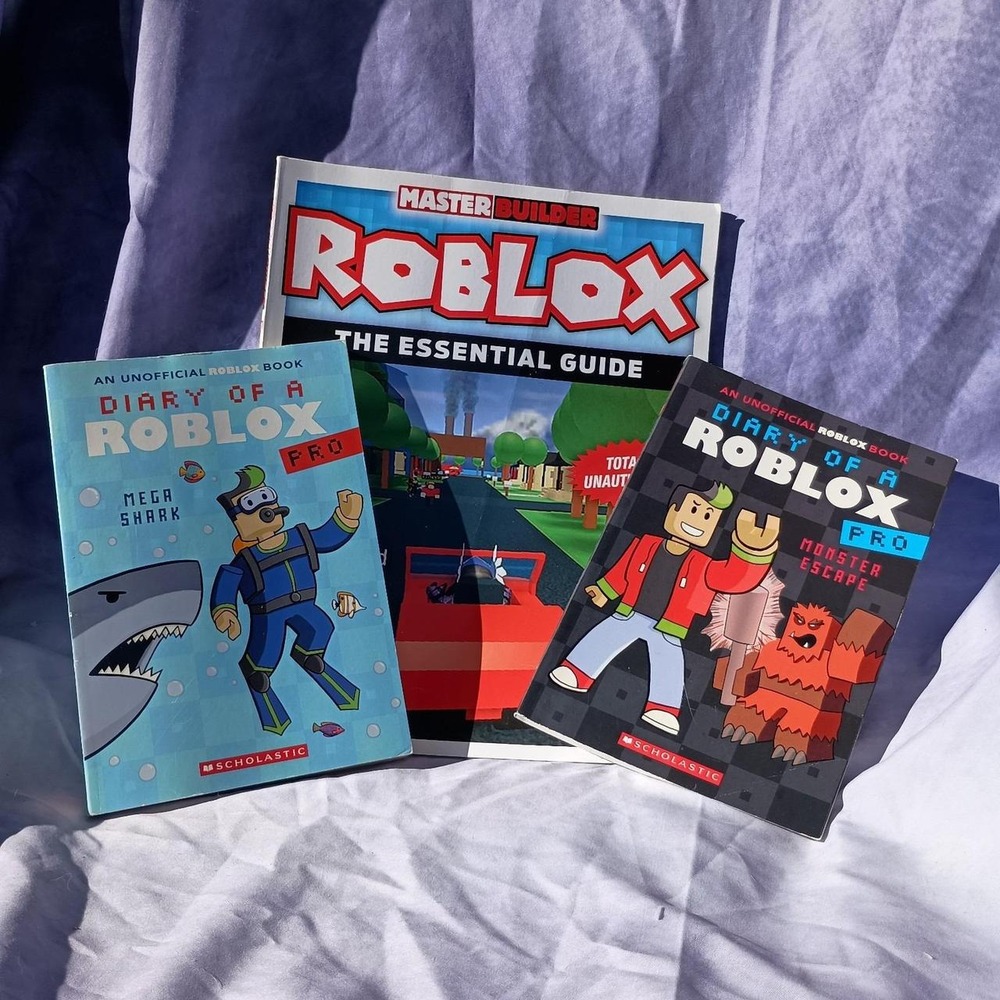 Bundle of 3 Roblox Books - Essential Guide & Diary of a Roblox Pro